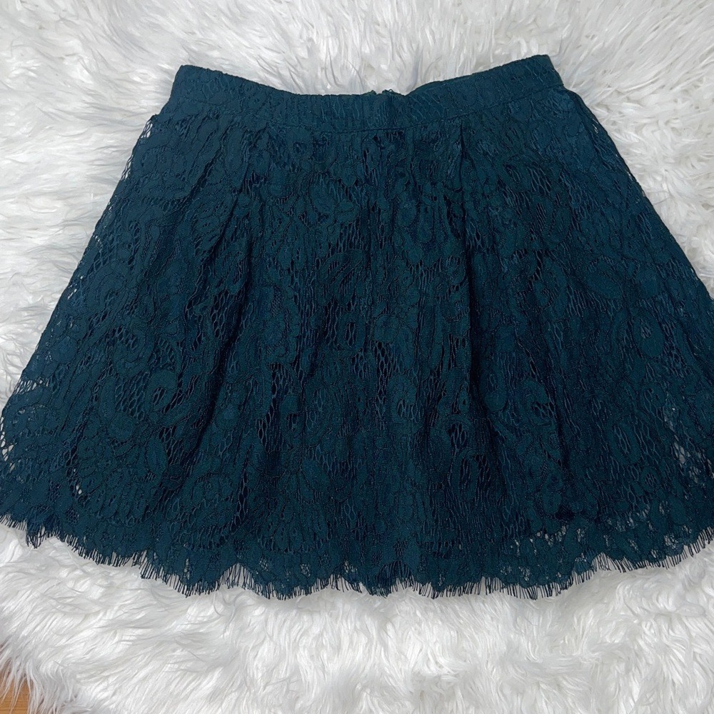 Forever 21 lace ruffle mini Skirt